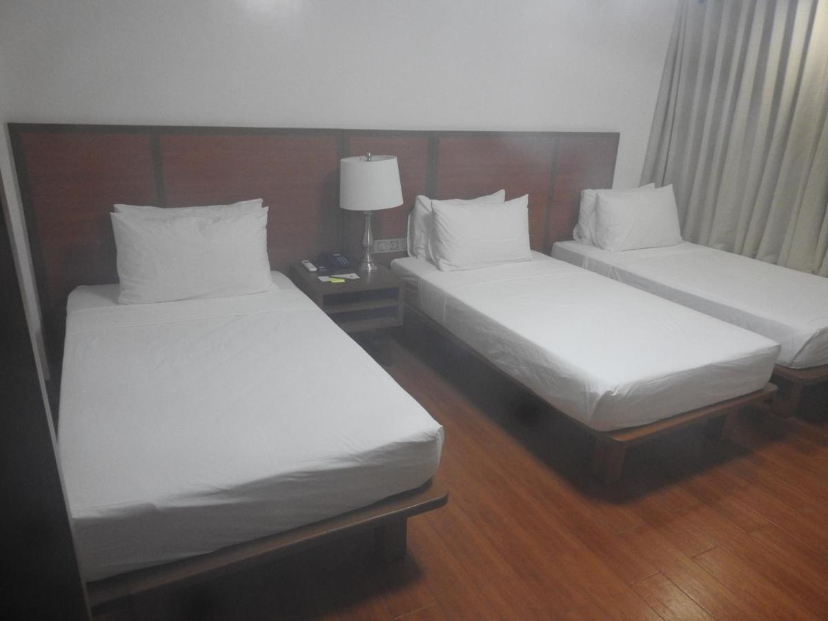 Sarita Bed And Breakfast Laoag Exterior foto
