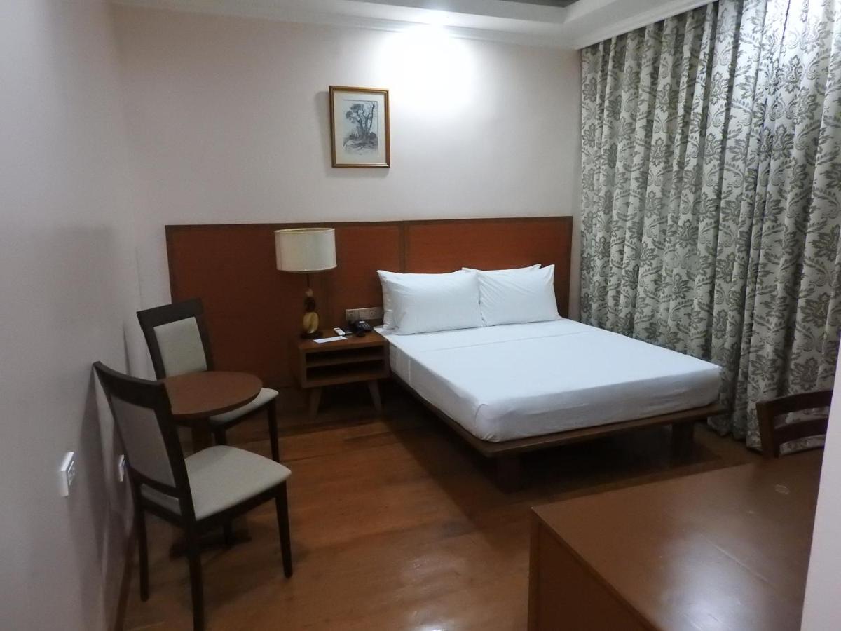 Sarita Bed And Breakfast Laoag Exterior foto